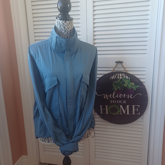 Yogalicious Women's Large Radiant Commuter Crop Activewear Windbreaker - Picture 6 of 15